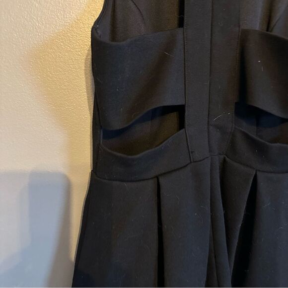 Lulu’s black stretch cutout back dress size XS - Picture 3 of 4